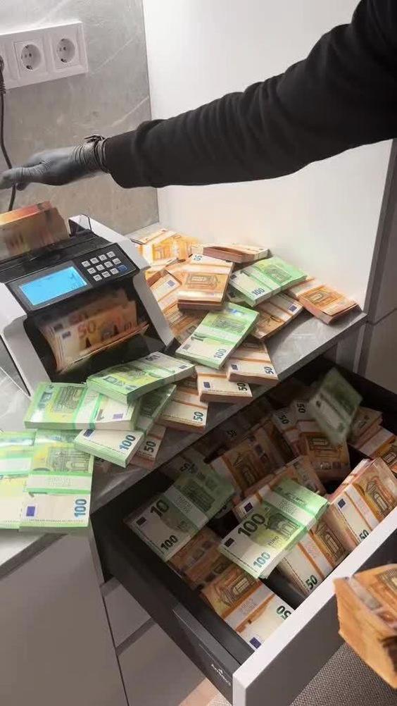 Falschgeld vs. Filmgeld (Prop Money)